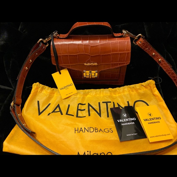 Can be a hand bag or crossbody - Picture 1 of 6